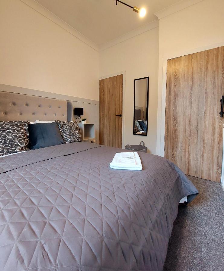 Modern & Bright, G/F, 1Br Apt. Real Hidden Gem Leilighet Hamilton Eksteriør bilde