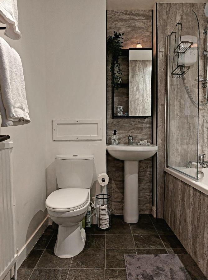 Modern & Bright, G/F, 1Br Apt. Real Hidden Gem Leilighet Hamilton Eksteriør bilde